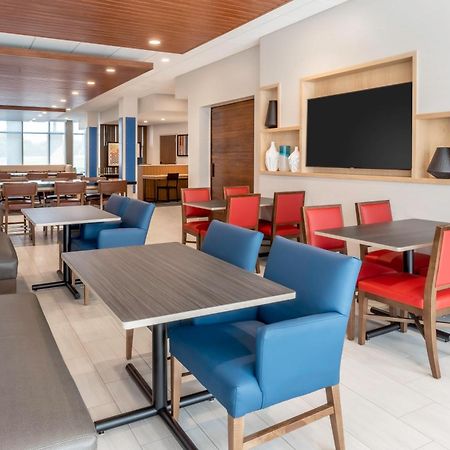 Holiday Inn Express & Suites - Milwaukee West Allis By Ihg Εξωτερικό φωτογραφία
