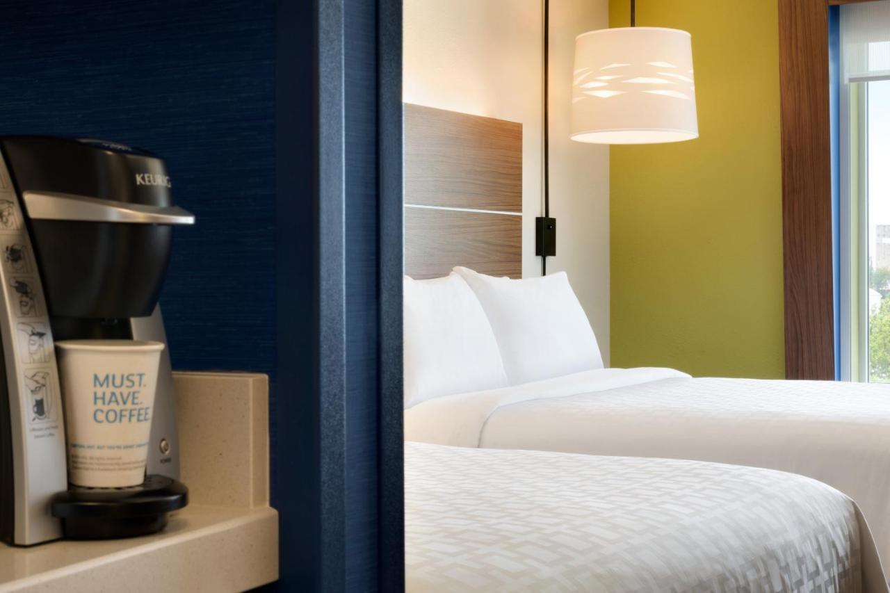 Holiday Inn Express & Suites - Milwaukee West Allis By Ihg Εξωτερικό φωτογραφία