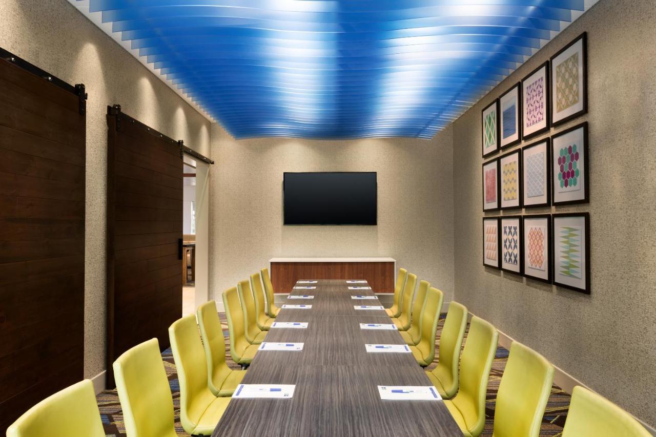 Holiday Inn Express & Suites - Milwaukee West Allis By Ihg Εξωτερικό φωτογραφία