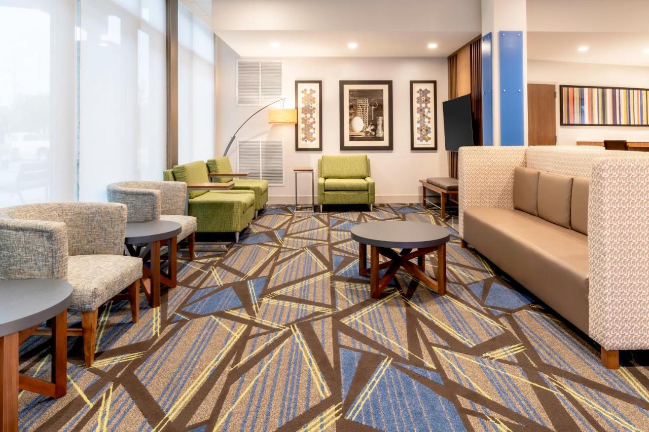 Holiday Inn Express & Suites - Milwaukee West Allis By Ihg Εξωτερικό φωτογραφία