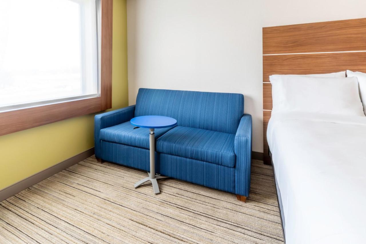 Holiday Inn Express & Suites - Milwaukee West Allis By Ihg Εξωτερικό φωτογραφία