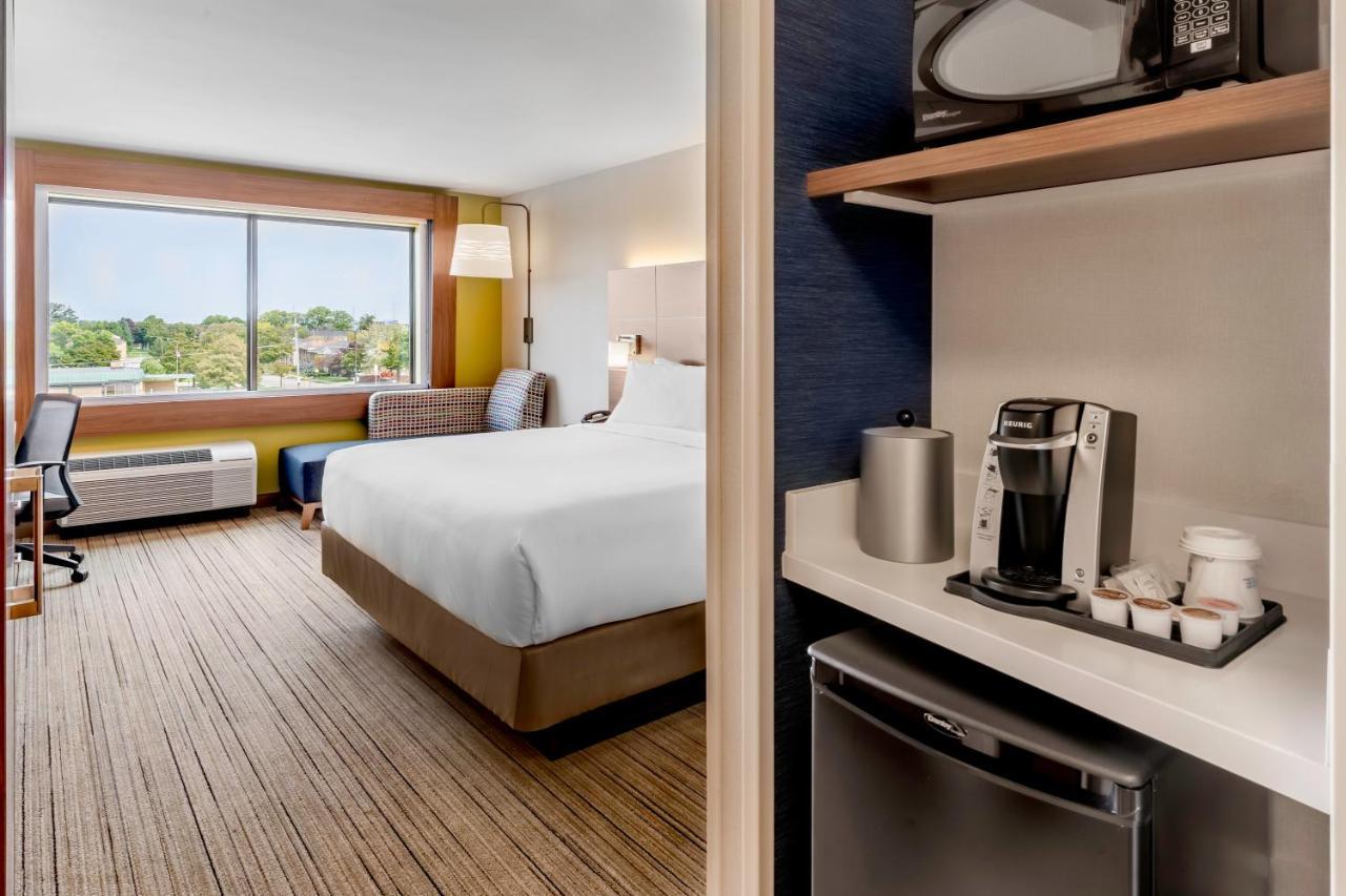 Holiday Inn Express & Suites - Milwaukee West Allis By Ihg Εξωτερικό φωτογραφία