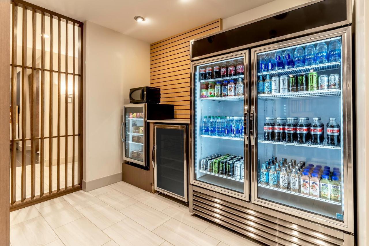 Holiday Inn Express & Suites - Milwaukee West Allis By Ihg Εξωτερικό φωτογραφία