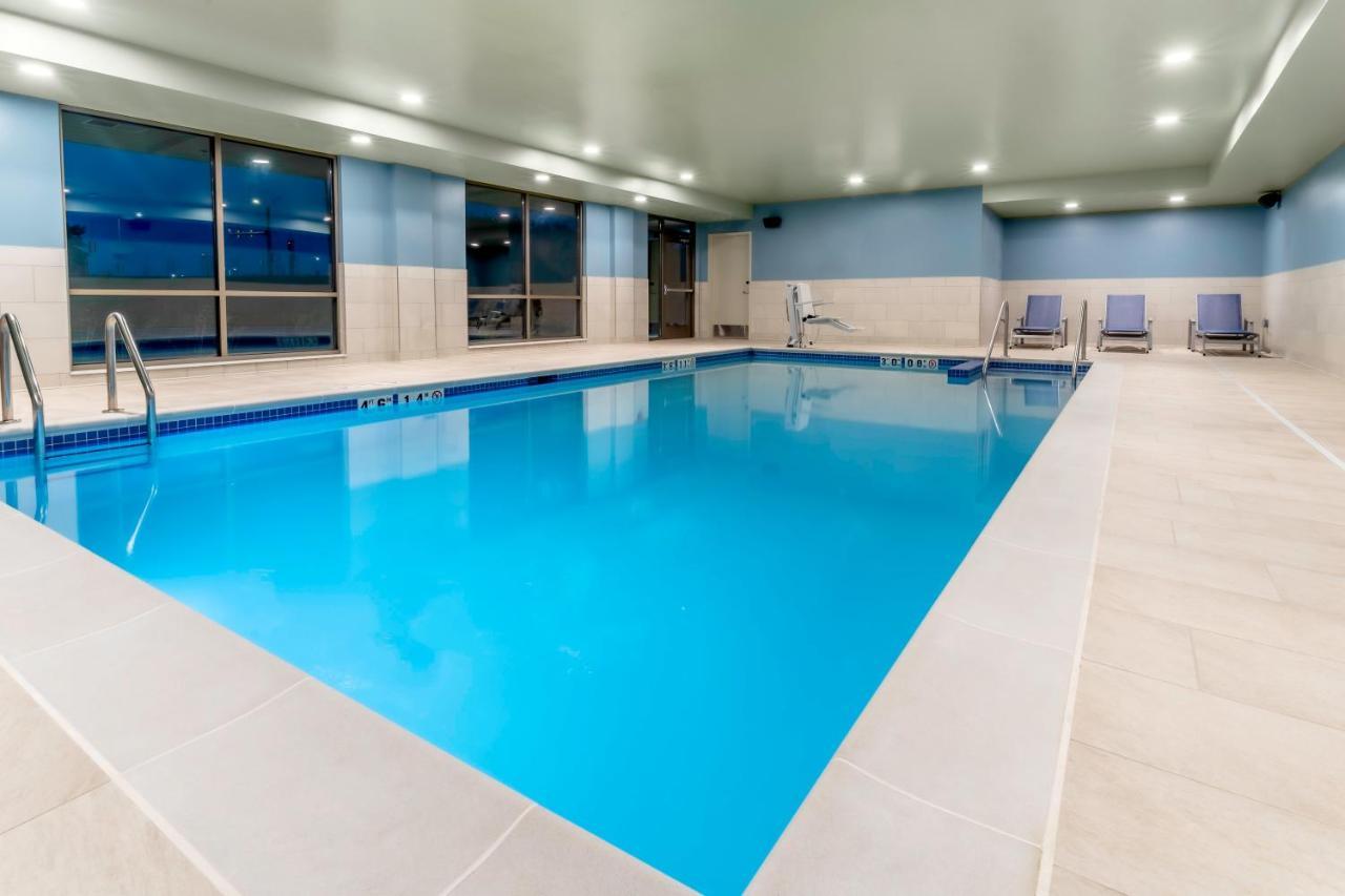 Holiday Inn Express & Suites - Milwaukee West Allis By Ihg Εξωτερικό φωτογραφία