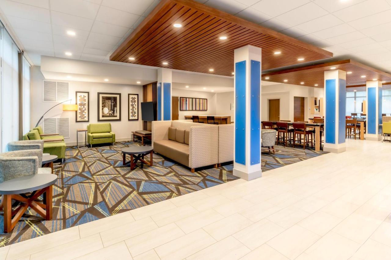Holiday Inn Express & Suites - Milwaukee West Allis By Ihg Εξωτερικό φωτογραφία