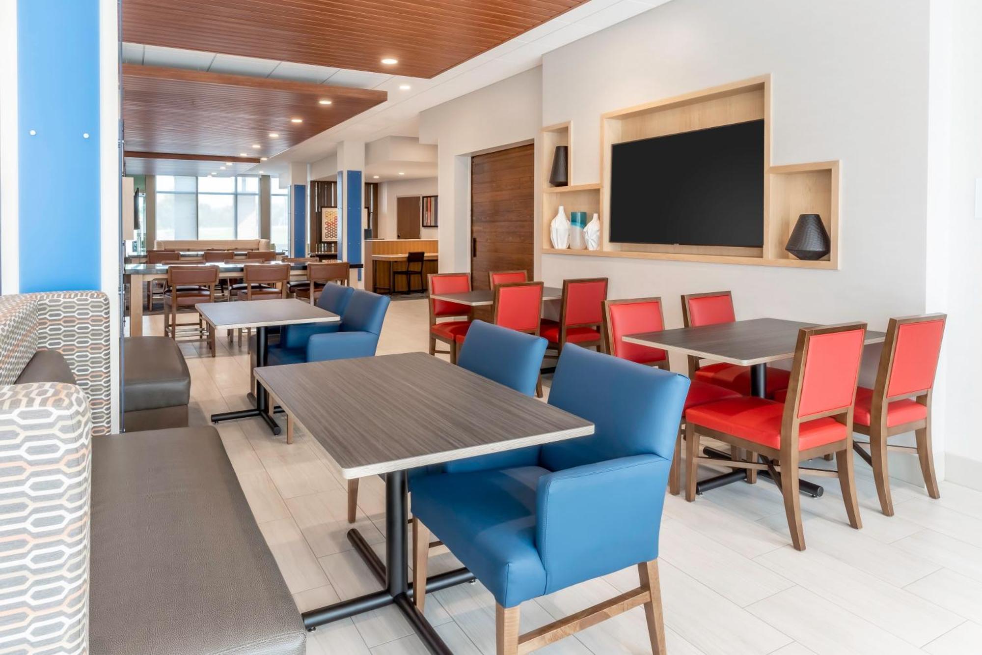 Holiday Inn Express & Suites - Milwaukee West Allis By Ihg Εξωτερικό φωτογραφία