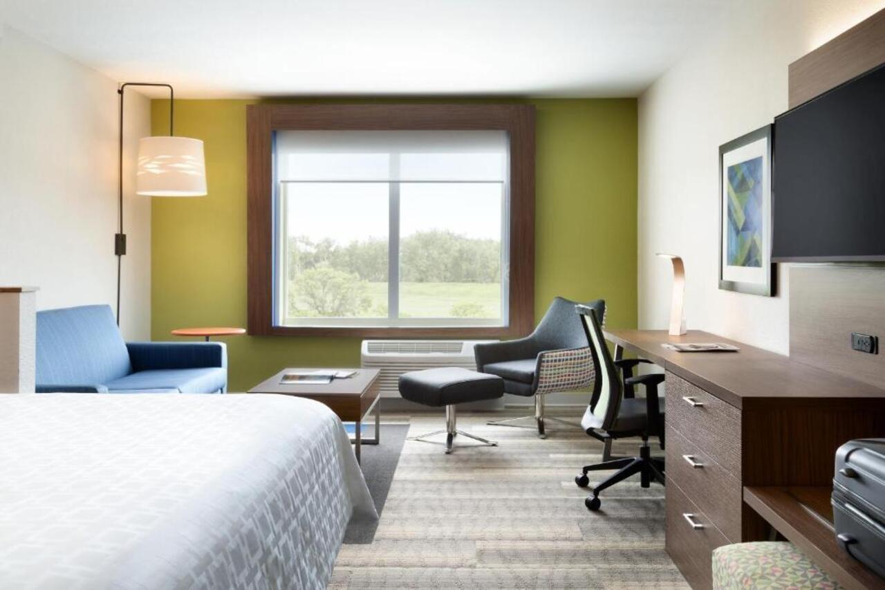 Holiday Inn Express & Suites - Milwaukee West Allis By Ihg Εξωτερικό φωτογραφία